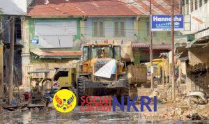 Alat Berat Terus Bekerja Bersihkan Jalanan Aceh Tamiang dari Sisa Bencana, Kehidupan Berangsur Pulih