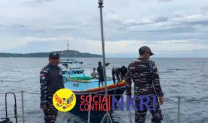 Kapal Angkatan Laut Panana III-9-13 Evakuasi KMN Gelora Laut 04 Saat Alami Kerusakan Mesin di Tengah Laut