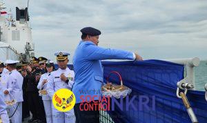 Ketua Umum PPAL Laksanakan Tabur Bunga di Laut Peringati Hari Dharma Samudera