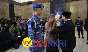 Pelukan Hangat Prabowo untuk Keluarga Prajurit Gugur di Lebanon