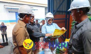 Pastikan Stok Beras Aman, Anggota DPR RI Fraksi Partai Gerindra Annisa Mahesa Sidak Gudang Bulog Serang