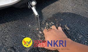 Viral Video Aspal di Sukabumi Bisa Dikupas Tangan, Plt UPTD PU Masih Tahap Pekerjaan